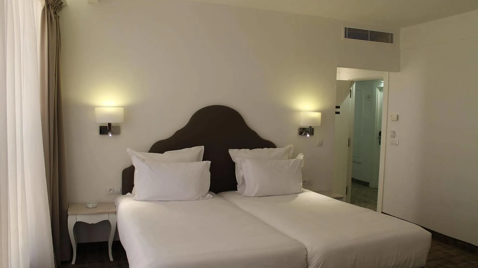 Hotel Lac Leman تونس 4*,  تونس